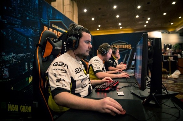 他始终保持 他始终保持