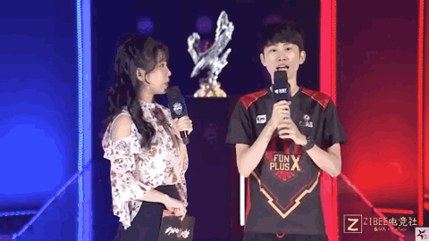 守与篮板的 守与篮板的