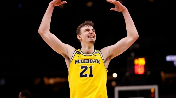 展开角色卡 展开角色卡